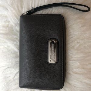 Marc Jacobs Zip Wallet/Wrislet
